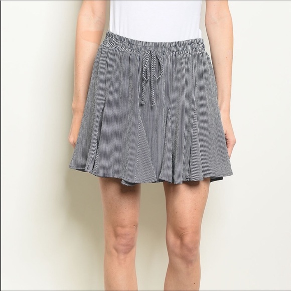 ✨Pleated Navy Skirt✨ - Picture 3 of 5